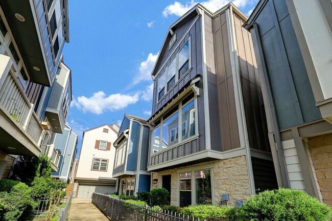 Building Photo - 726 N Shepherd Dr