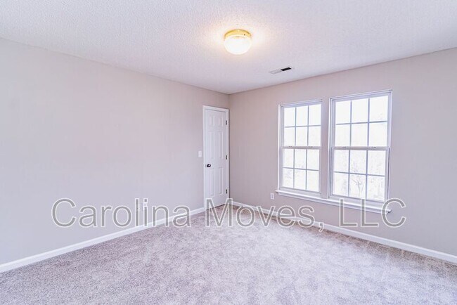 Building Photo - 211 Windsong Dr