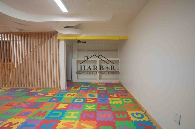 Building Photo - Single Family Home in NW Rochester!