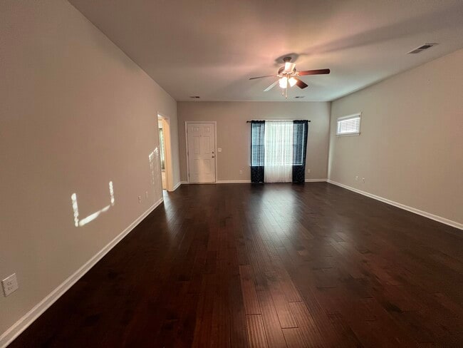 Building Photo - 3177 Mayflower Ln