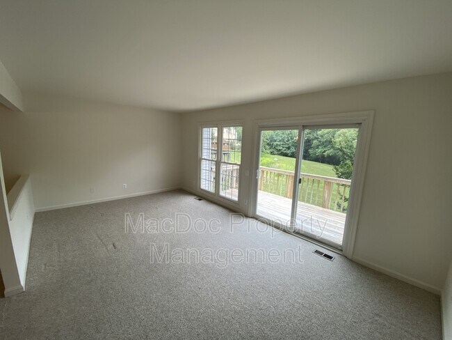 Building Photo - 106 Batley Ct