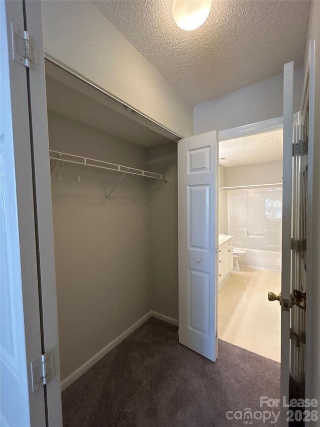 Building Photo - 6041 Cougar Ln