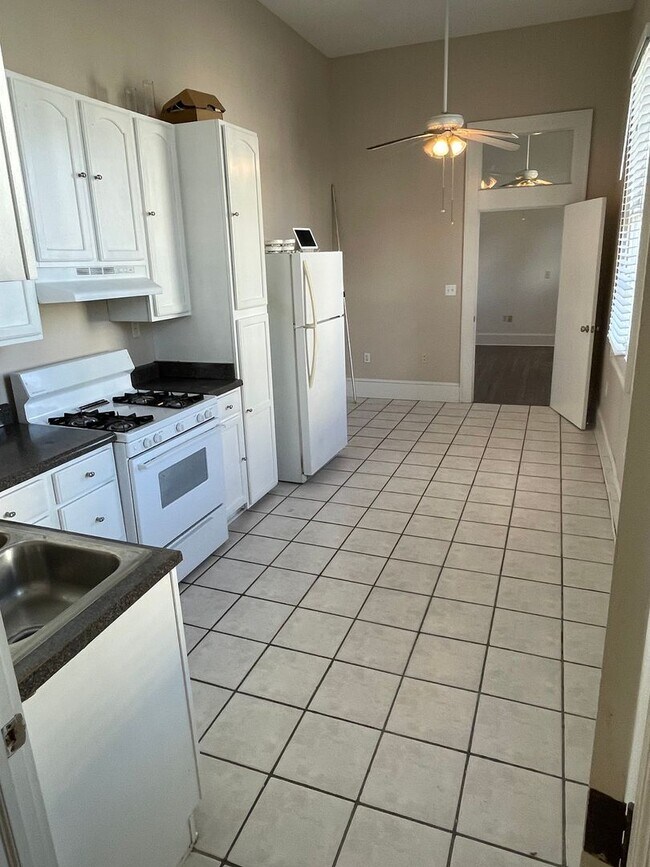 Building Photo - 1BD/1BA Shotgun w/ In Unit Washer and Dryer