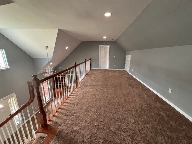 Building Photo - 5 Bedrooms- 3 Bathroom- House in West Rome!