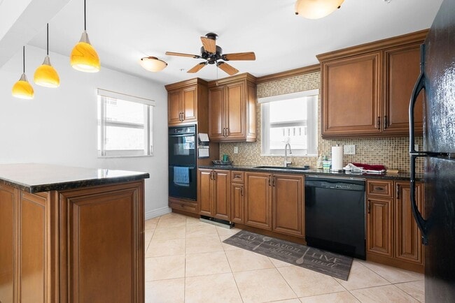 Building Photo - 3114 S Ocean Blvd