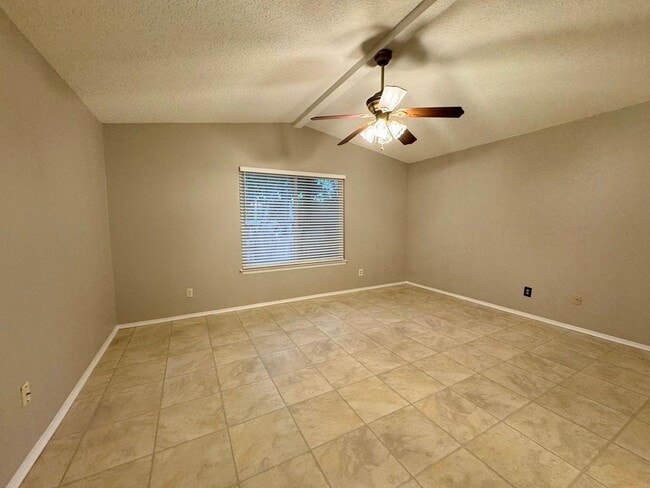 Building Photo - 2917 Zeke Bend