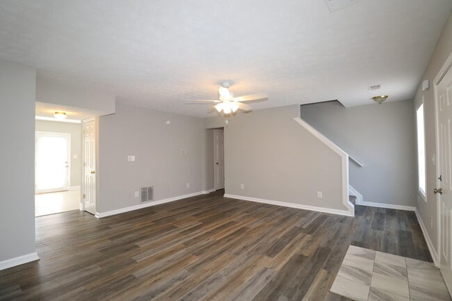 Building Photo - 215 Elkchester Cir