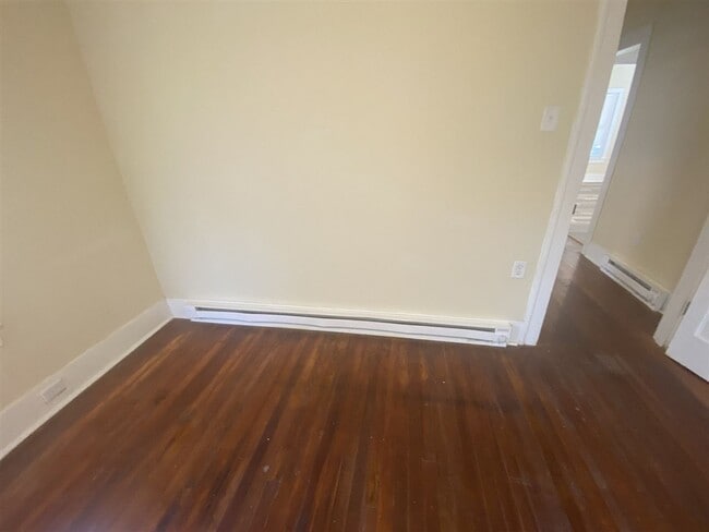 Building Photo - Restored 3 br 2 ba Craftsman style Home fo...