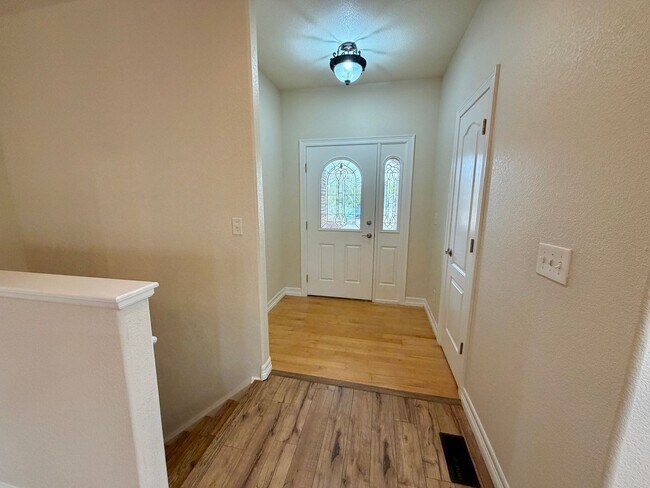 Building Photo - 625 Red Tail Dr