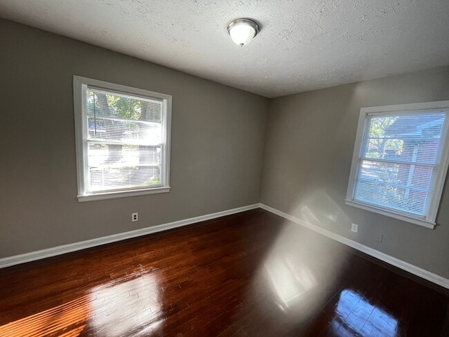 Building Photo - **UPCOMING**4 Bedroom / 2 Bathroom Home fo...