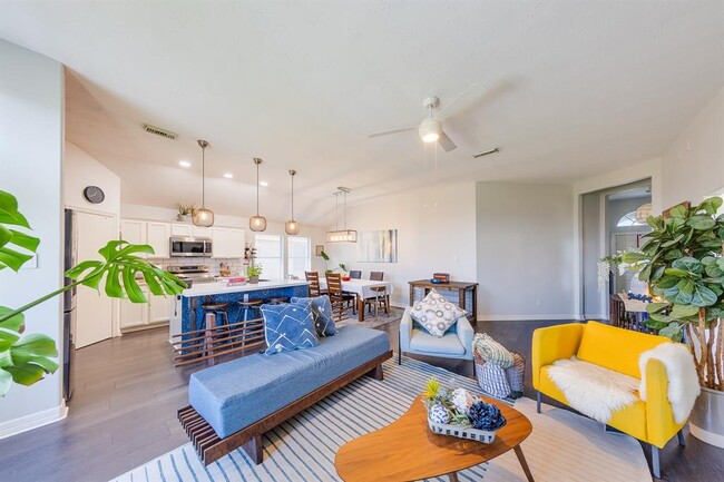 Building Photo - 15110 Diamond Way
