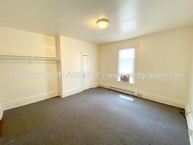 Building Photo - 909 13th St SE