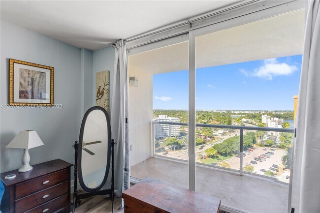 Building Photo - 1351 NE Miami Gardens Dr