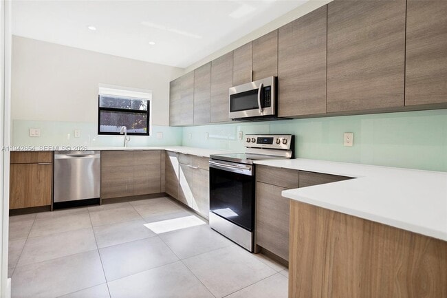 Building Photo - 1744 SW 22nd Terrace