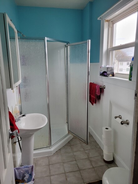 Bathroom - 322 S 9th St