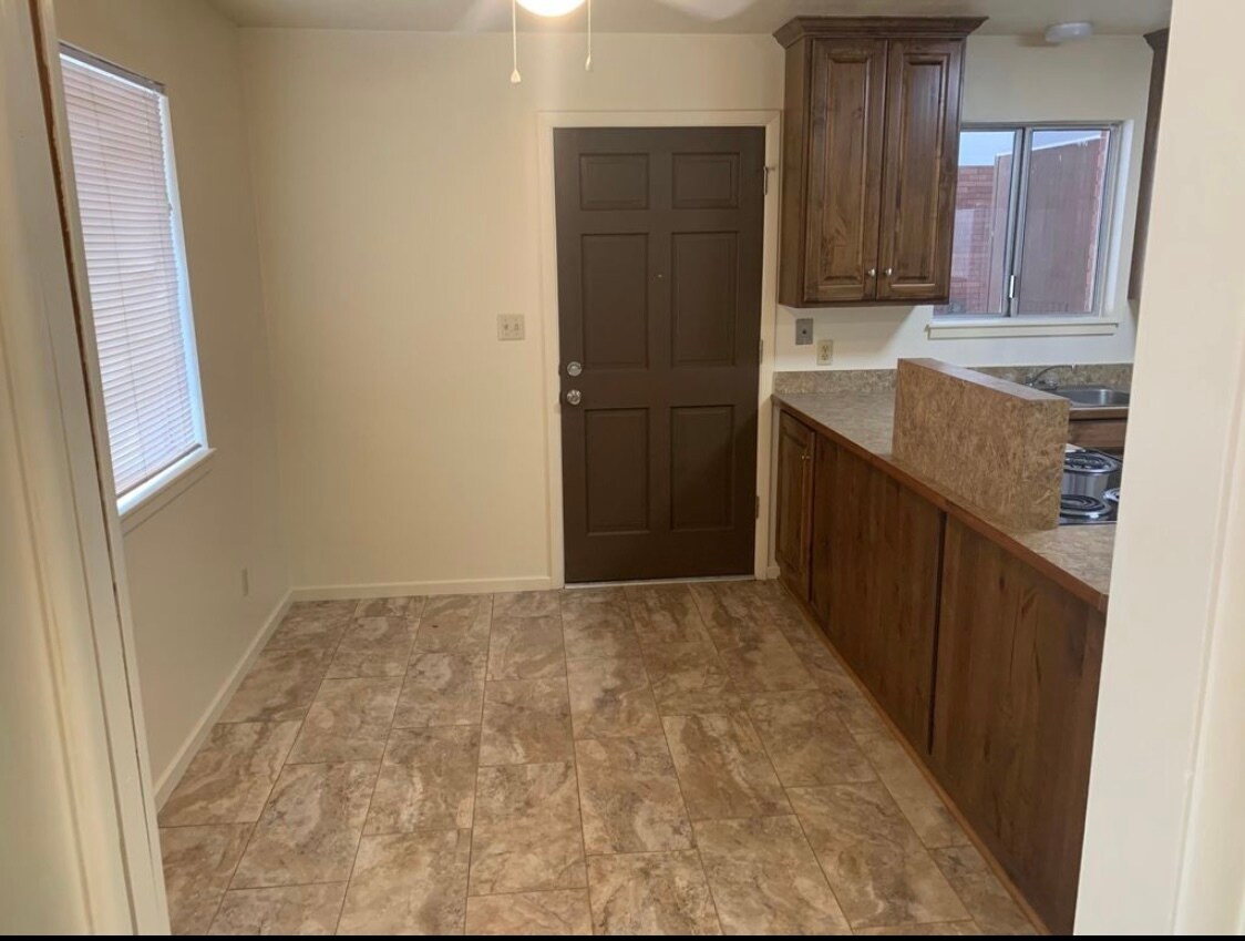 Building Photo - 660 S 400 E