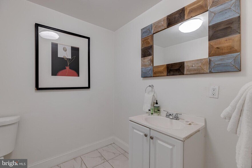 Powder Room - 2134 Spruce St