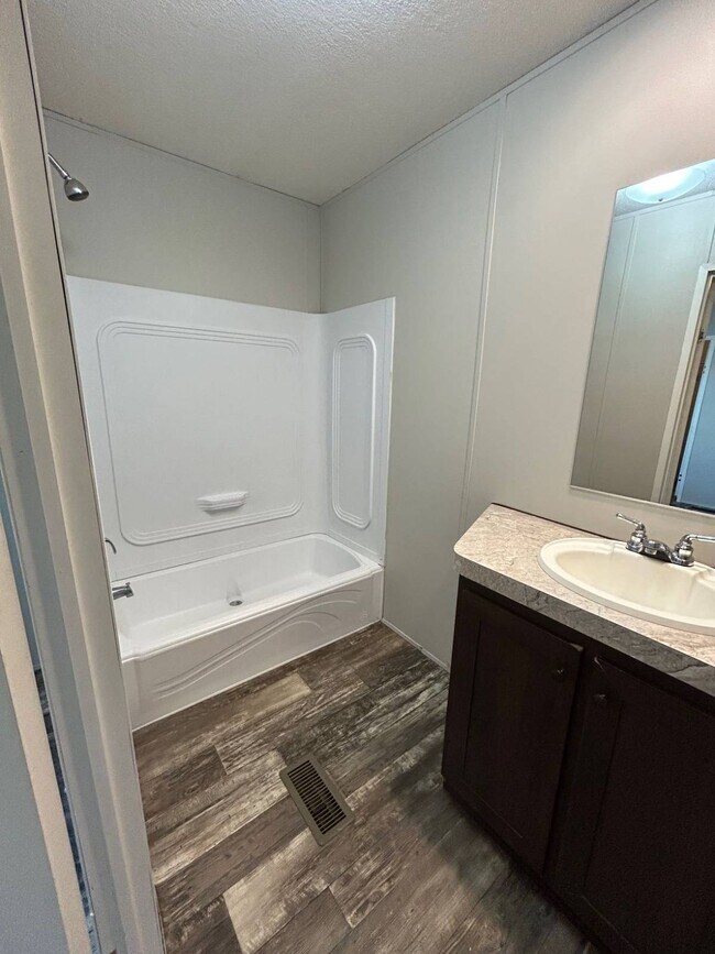 Building Photo - 1516 Bunnys Dr