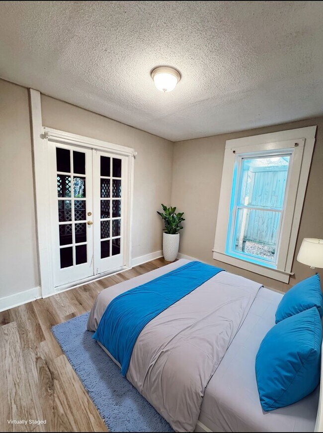Building Photo - Charming 3-Bedroom Cottage in Normaltown –...