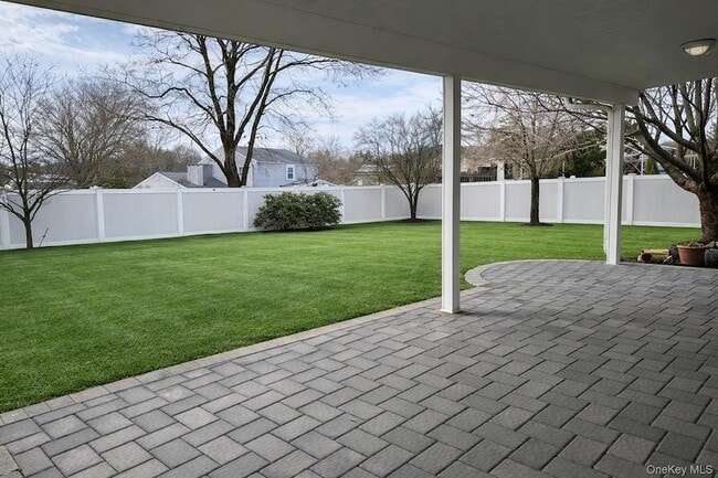 Building Photo - 18 Strathmore Village Dr