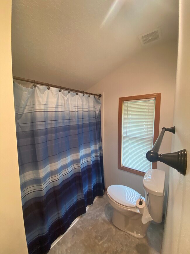 Building Photo - 4975 NW 6th Dr