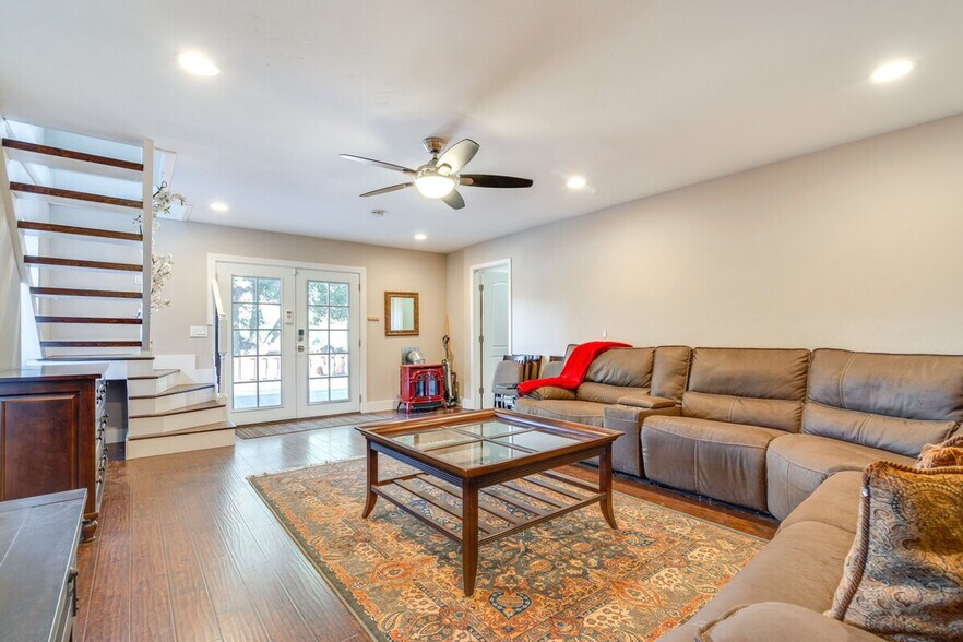 Primary Photo - 10000 Monterey Rd