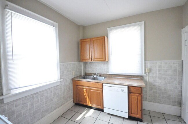 Building Photo - 177 E 11th Ave