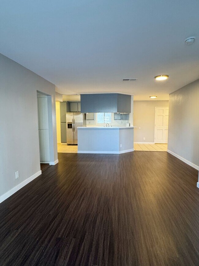 Building Photo - 1200 Gaviota Ave