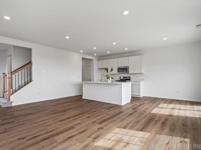 Building Photo - 25715 W Yorkshire Dr