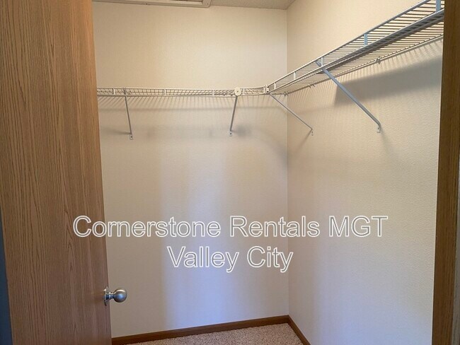 Building Photo - 508 10th Ave SE