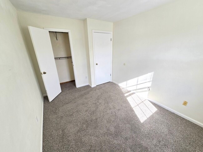 Building Photo - 5221 Johnstown Ln