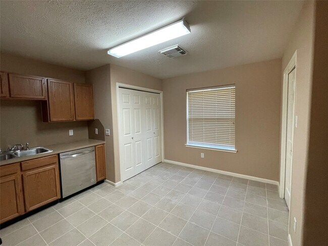 Building Photo - 14223 Bishop Bend Ln