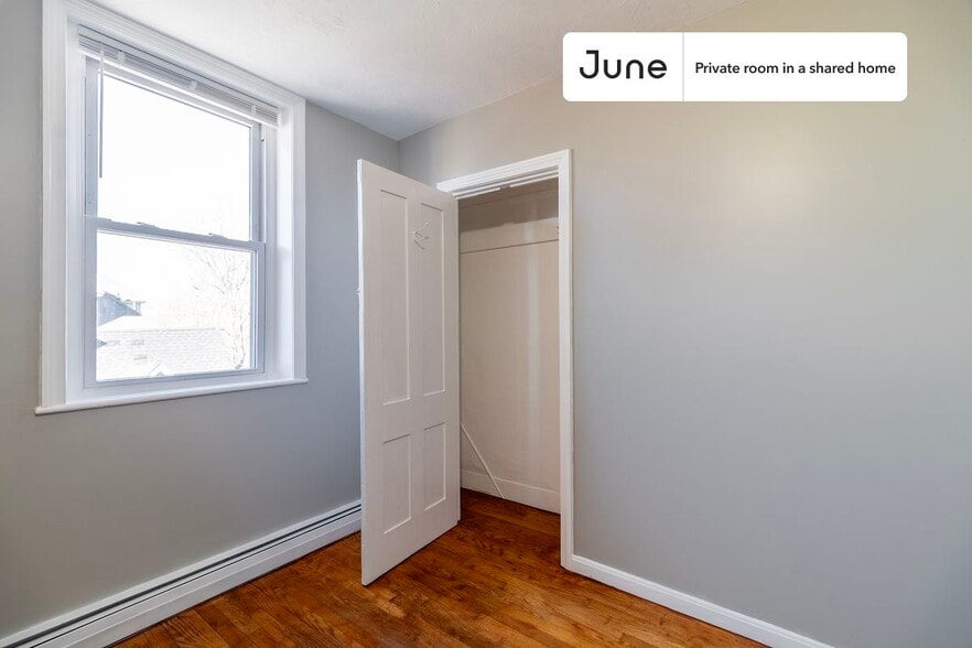 Building Photo - Room in Shared 4 bed/2 bath home