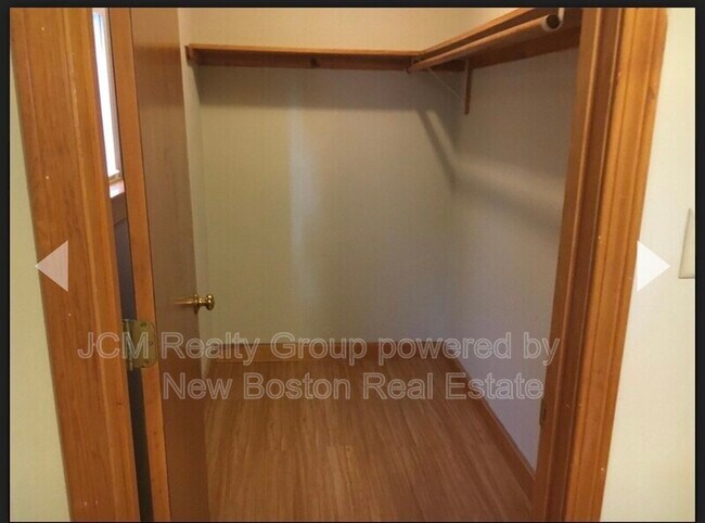 Building Photo - 68 Maverick St