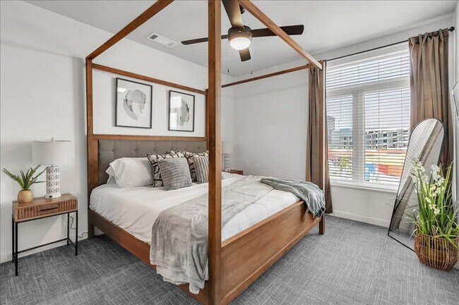 Building Photo - 5100 W Park Ave