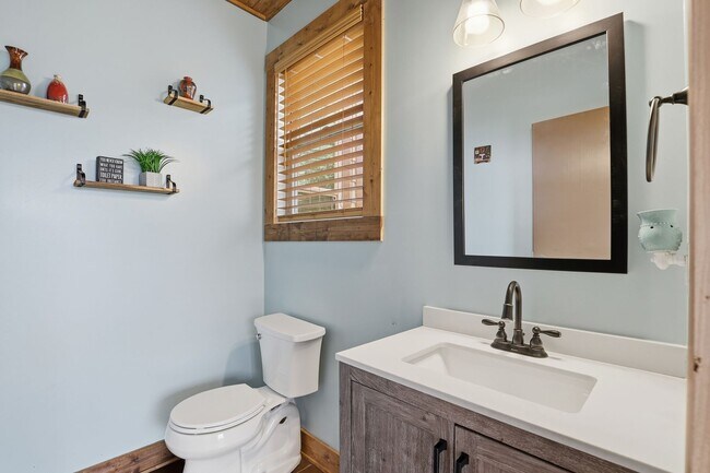 Building Photo - Beautiful Home With Large Yard In Fountain Inn