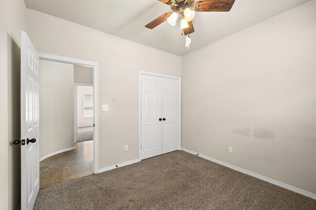 Building Photo - 18319 Hillingdon Ln