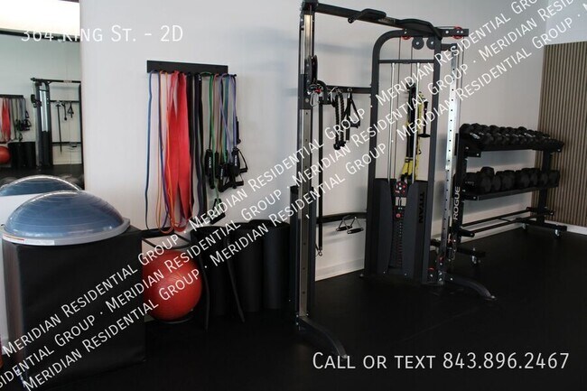 Building Photo - 364 King St