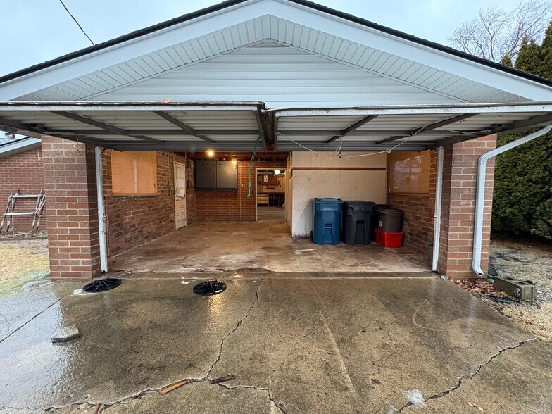 Side Garage and Storage Room - 504 Burgess Dr