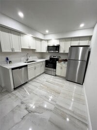 Building Photo - 8011 NW 44th Ct