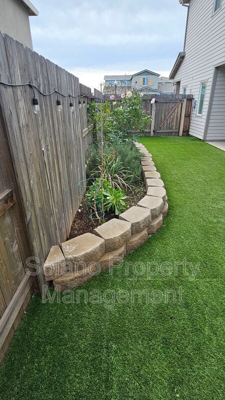 Building Photo - 1205 Niemann St