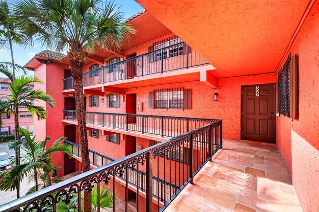Building Photo - 660 Tennis Club Dr
