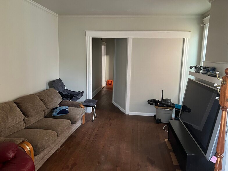 Building Photo - 527 Fortune Ave