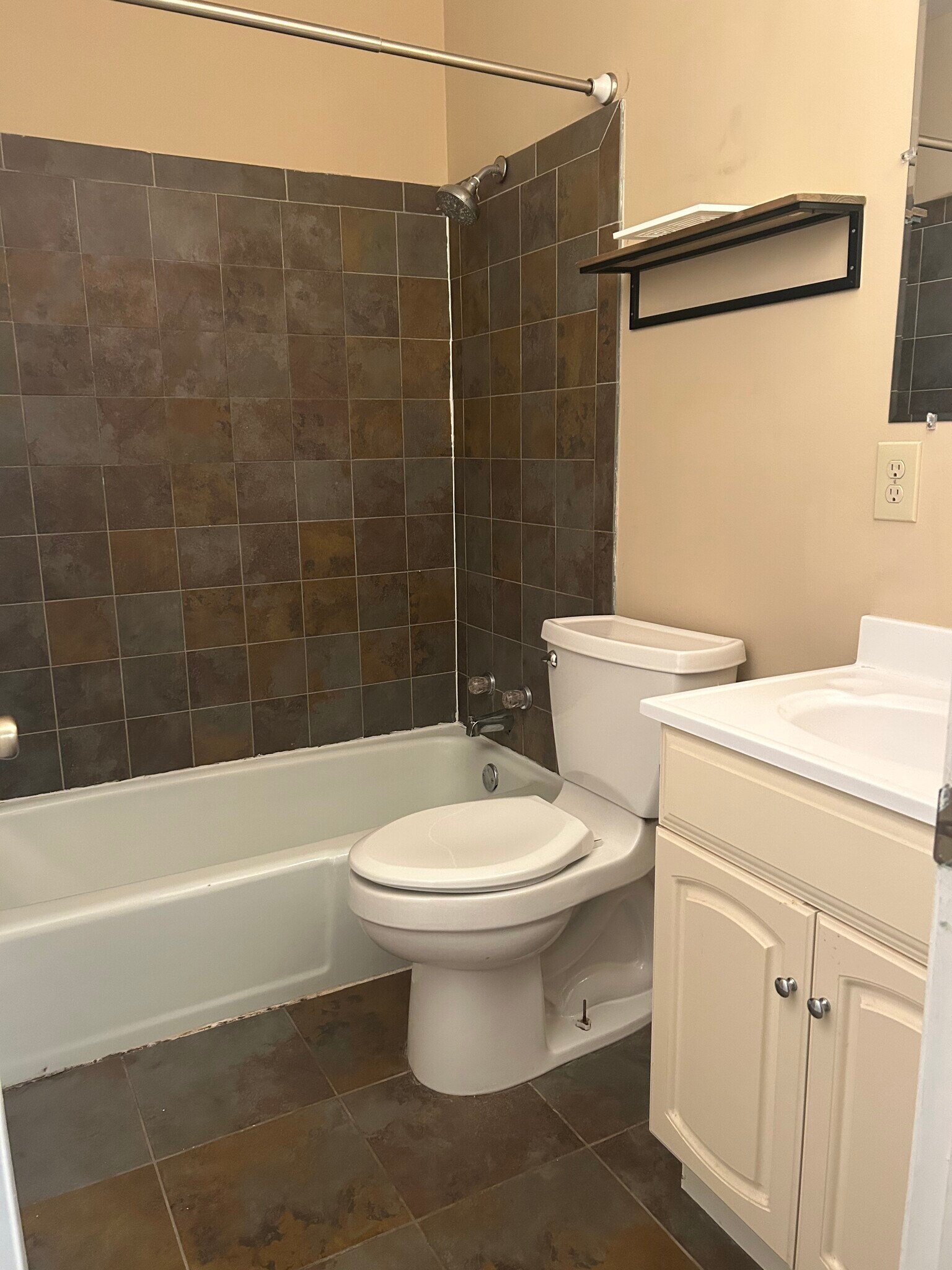 Building Photo - 10923 Dahlia St NW