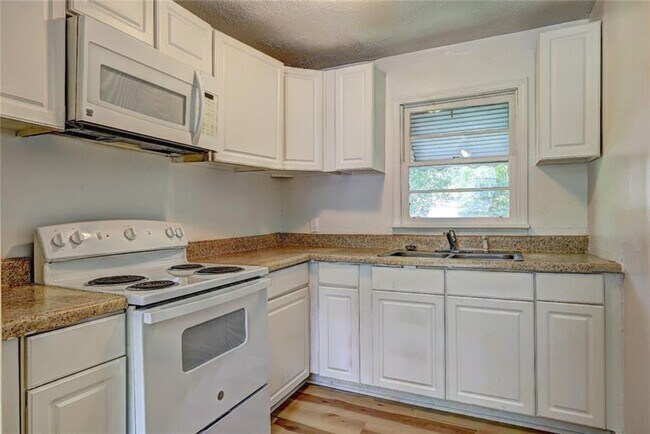 Building Photo - 3495 Charleston Cir