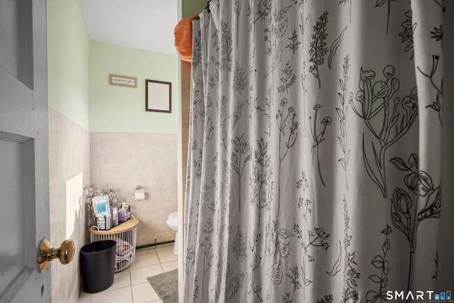 Building Photo - 383 Davis St