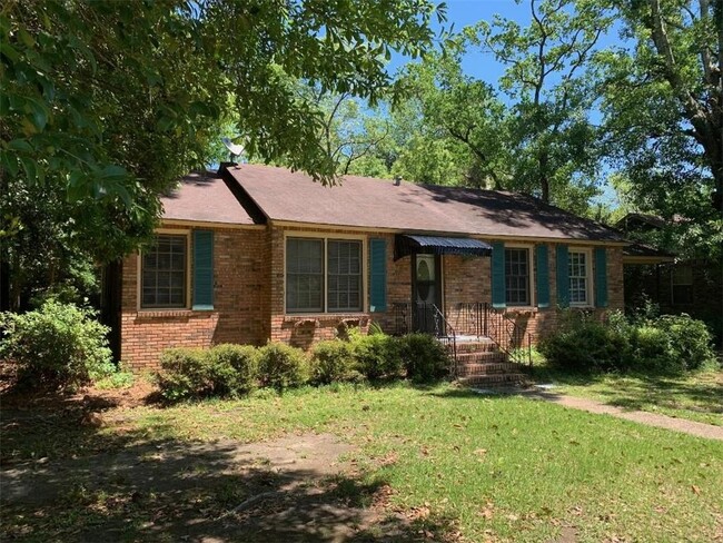Primary Photo - 315 W Lee St