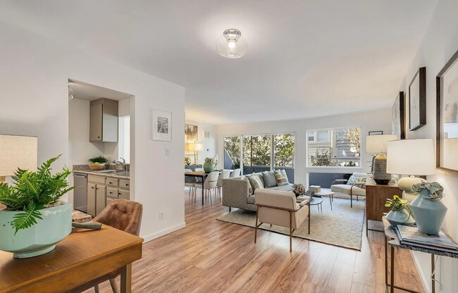 Building Photo - 3044 Franklin St