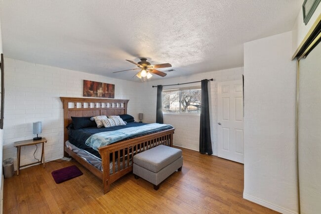 Building Photo - Charming 3 Bedroom Home Plus Casita. Pet F...