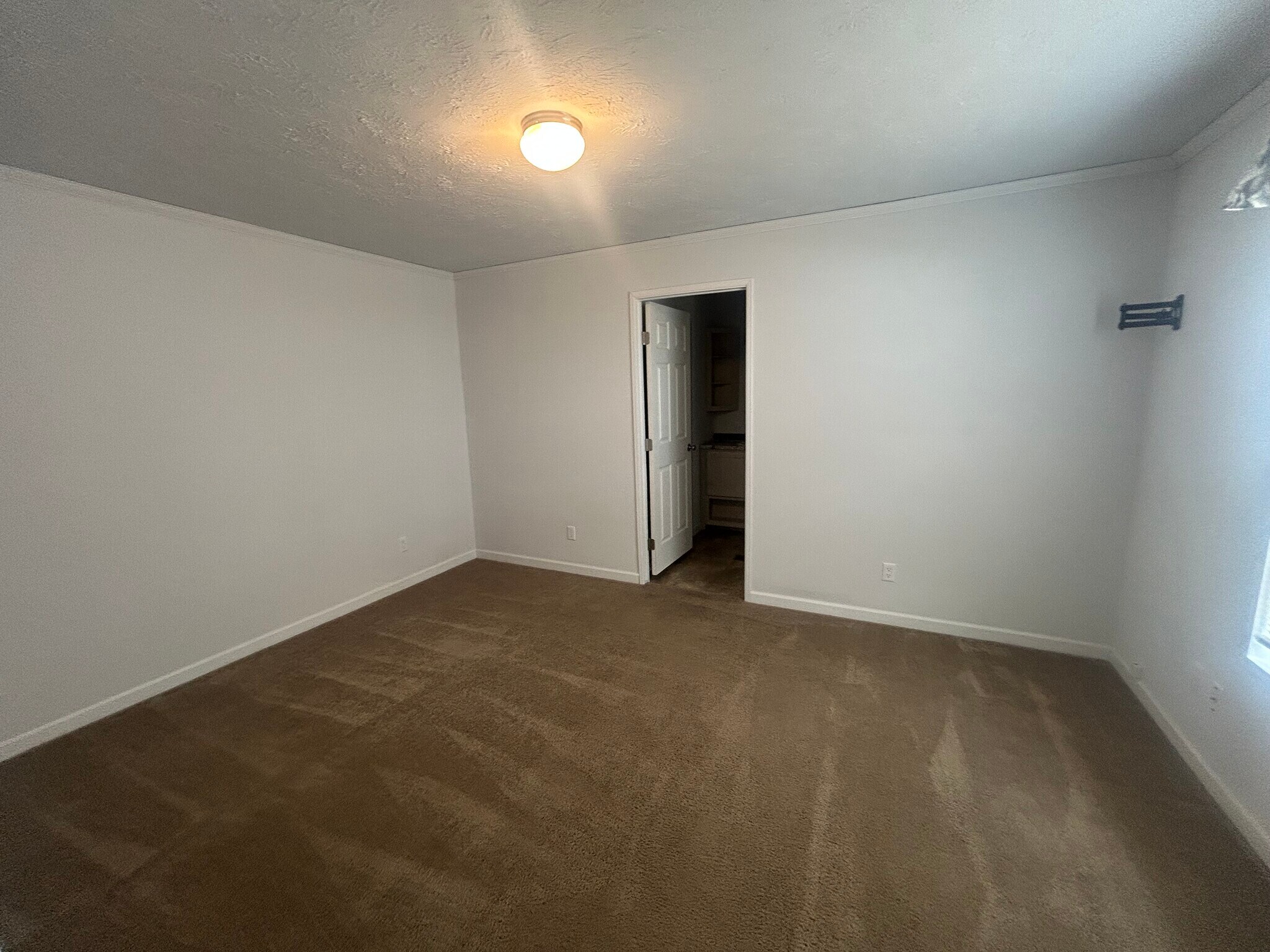 Building Photo - 103 Oak Ave